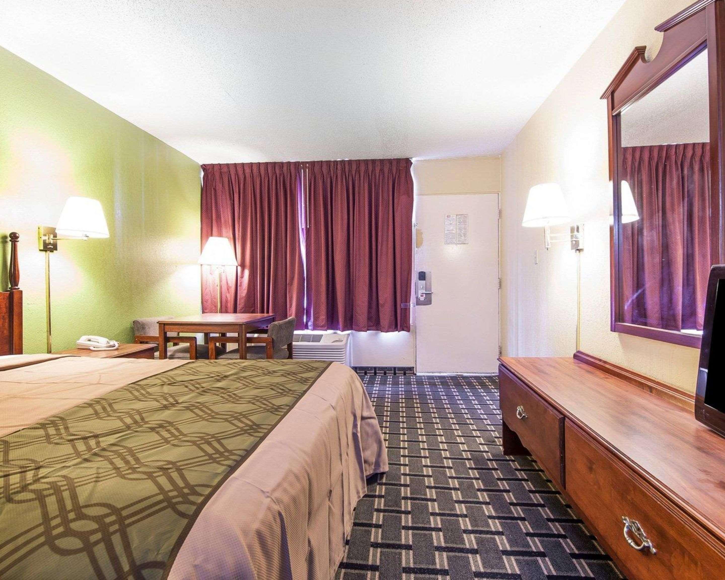 Econo Lodge Cleveland Buitenkant foto